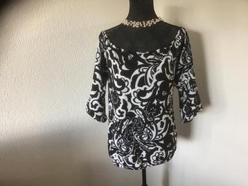 HELENA HART TOP DEBBY ZWART/WIT MAAT. XL TRAVELSTOF beschikbaar voor biedingen