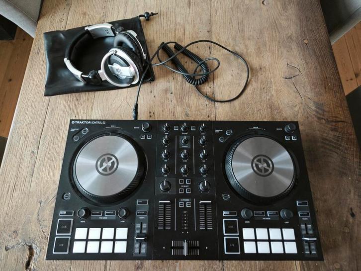 Traktor DJ Kontrol S2 MK3 incl. Devine Pro 8000 koptelefoon, Muziek en Instrumenten, Dj-sets en Draaitafels, Zo goed als nieuw