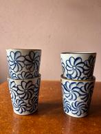 4 kleine kopjes met bloemmotief, Ophalen of Verzenden, Zo goed als nieuw, Overige stijlen, Kop(pen) en/of Schotel(s)
