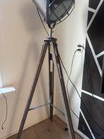 Mooie Vloerlamp met Houten Driepoot, Huis en Inrichting, Lampen | Vloerlampen, Ophalen, Zo goed als nieuw, Hout, 150 tot 200 cm