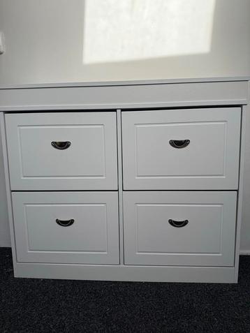 Mooie Schoenenkast met 4 vakken beschikbaar voor biedingen