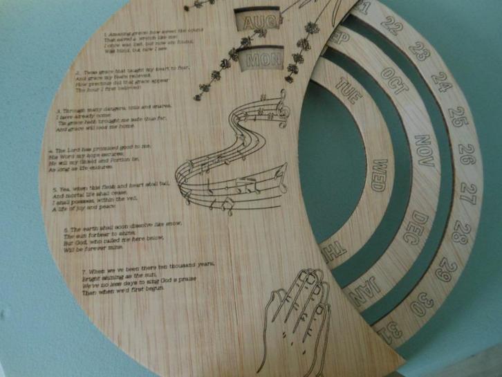 Staande draaiende kalender van hout 25x25 cm., Huis en Inrichting, Woonaccessoires | Overige, Zo goed als nieuw, Ophalen of Verzenden