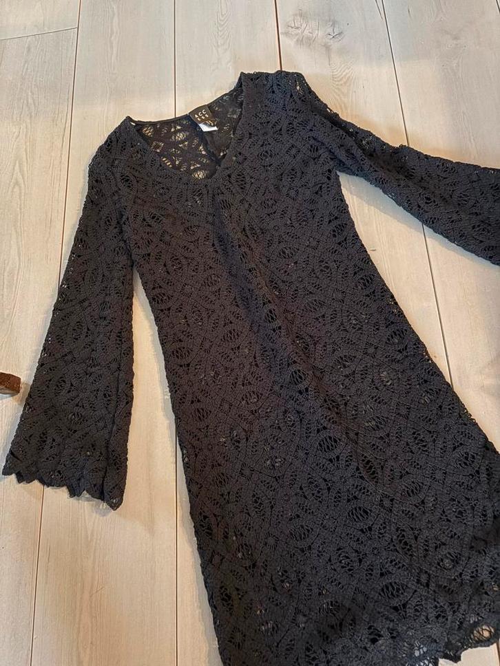Zwart gehaakt jurkje met onderjurk, Kleding | Dames, Jurken, Zo goed als nieuw, Maat 38/40 (M), Zwart, Boven de knie, Ophalen of Verzenden