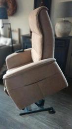 Licht beige relax fauteuil electrisch met sta-op  functie, Huis en Inrichting, Fauteuils, Ophalen, Zo goed als nieuw, Minder dan 75 cm