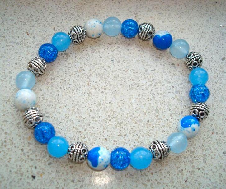 Armband van halfedelsteen in blauwtinten, Sieraden, Tassen en Uiterlijk, Armbanden, Nieuw, Met bedels of kralen, Met edelsteen