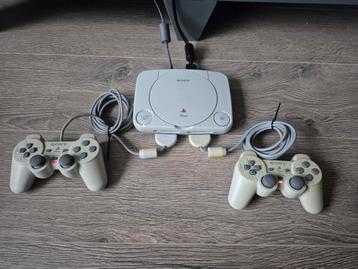 Sony (PS one tm) model SCPH-102 met 2 sony controllers beschikbaar voor biedingen