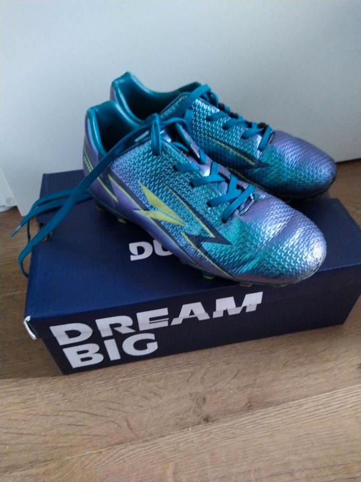 DREAM BIG Dutchy Voetbalschoenen - Maat 34, Sport en Fitness, Voetbal, Gebruikt, Schoenen, Ophalen of Verzenden