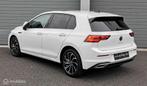 Volkswagen Golf 1.5 eTSI STYLE 150PK/DSG/ACC/NAV/IQ/CAMERA/, Stof, 1498 cc, Zwart, 4 cilinders
