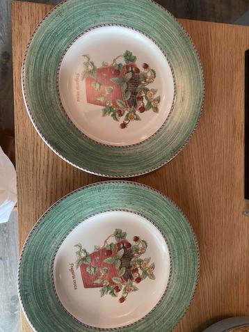 2 Wedgwood Sarah's Garden Ontbijtbordjes beschikbaar voor biedingen