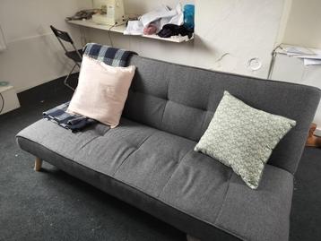 Grijze moderne slaapbank  beschikbaar voor biedingen