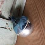 B1107 oude kerstbal Ajeko rond zilver met blauw glazen oogje, Diversen, Kerst, Ophalen of Verzenden, Gebruikt