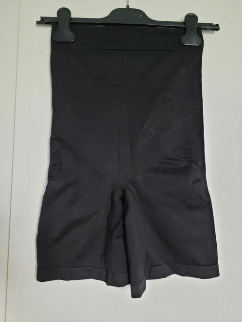 Corrigerendbroekje zwart - maat M, Kleding | Dames, Broeken en Pantalons, Nieuw, Maat 38/40 (M), Zwart, Kort, Ophalen of Verzenden