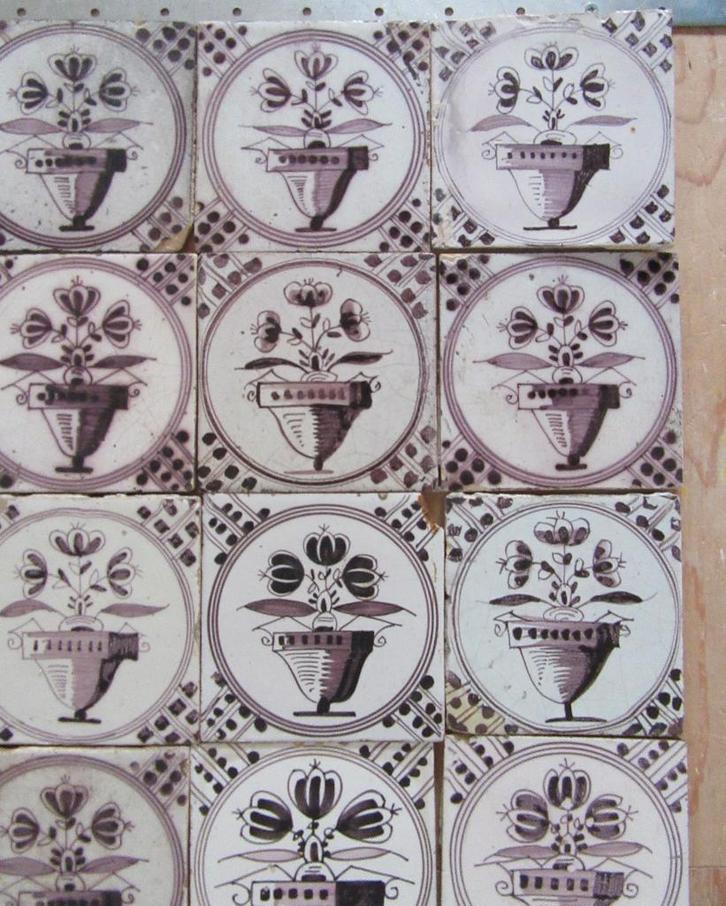 45 st. antieke bloempot in cirkel tegels wandtegel mangaan, Antiek en Kunst, Antiek | Wandborden en Tegels, Ophalen