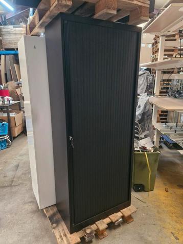 Roldeurkast smal en hoog !! Zwart met legplanken  beschikbaar voor biedingen