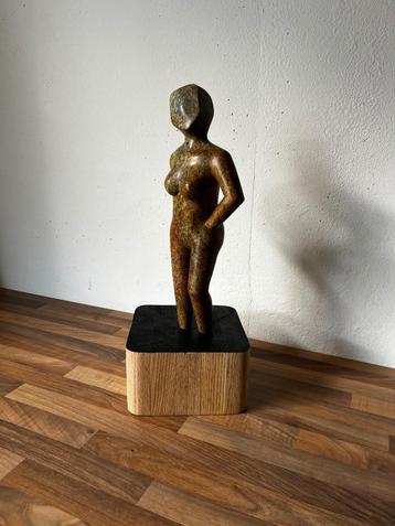 Beeld Annet | powervrouw | handgemaakt | speksteen beschikbaar voor biedingen