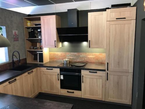 Hoek Showroom keuken Kaderfront Eiken Natuur 305 X 187 CM, Huis en Inrichting, Keuken | Complete keukens, Nieuw, Hoekkeuken, Bruin