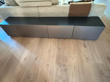 Modern TV-meubel / Dressoir beschikbaar voor biedingen