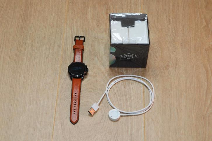 Fossil Gen 6 FTW4062 Smartwatch (wijzer beetje ingebrand), Sieraden, Tassen en Uiterlijk, Smartwatches, Zo goed als nieuw, Android