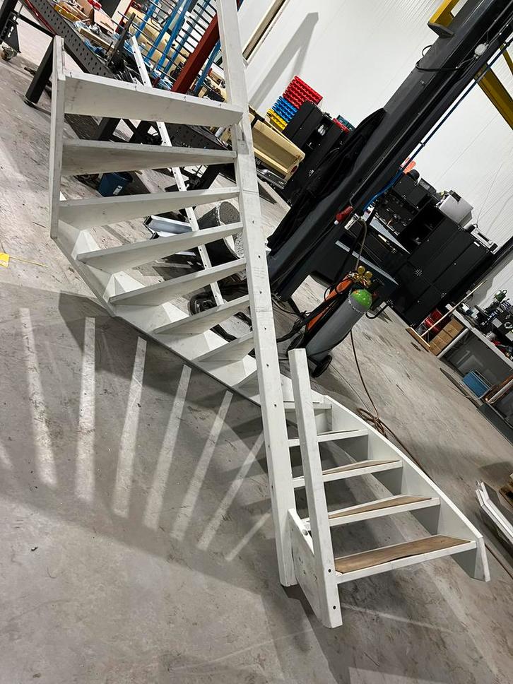 Halfslag trap 3200 hoog dicht, Doe-het-zelf en Verbouw, Ladders en Trappen, Zo goed als nieuw, Minder dan 2 meter, Ophalen of Verzenden