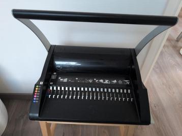 GBC CombBind C12 Pons-Bindmachine voor Plastic Bindruggen

 beschikbaar voor biedingen