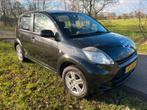 Daihatsu Sirion 1.3 2009 Zwart nieuwe Apk!!, Voorwielaandrijving, Stof, Zwart, Zwart