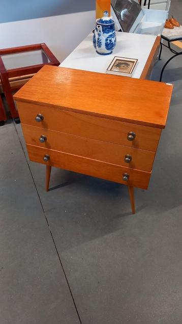 Vintage Teak Dressoir met 3 Lades beschikbaar voor biedingen