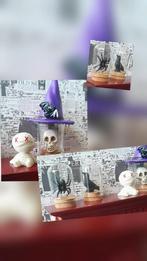 🕷 PPH 1.12 GLAZEN STOLPJES MET HALLOWEEN TENTOONSTELLING 🕷, Ophalen of Verzenden, Zo goed als nieuw, Poppenhuis