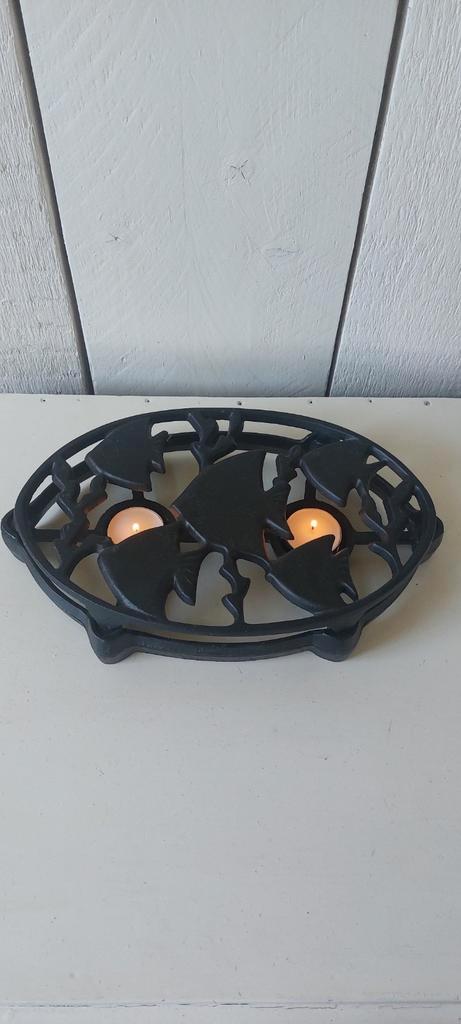 Zwart warmhoudplaatje met vissen om vis te serveren vissaus, Huis en Inrichting, Keuken | Keukenbenodigdheden, Zo goed als nieuw