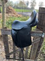 Net dressuurzadel 17,5 inch Euroriding, Dieren en Toebehoren, Paarden en Pony's | Zadels, Ophalen of Verzenden, Zo goed als nieuw
