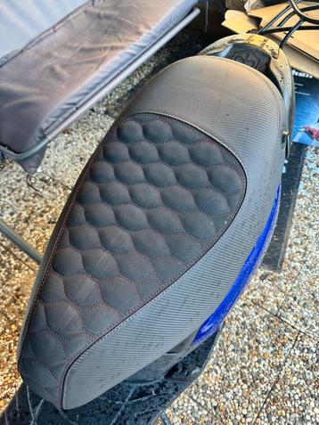 Custom Zadel Zip beschikbaar voor biedingen