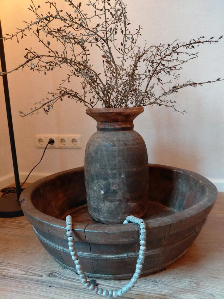 Olijfbak met vaas, takken en decoratieve ketting, Huis en Inrichting, Woonaccessoires | Overige, Ophalen