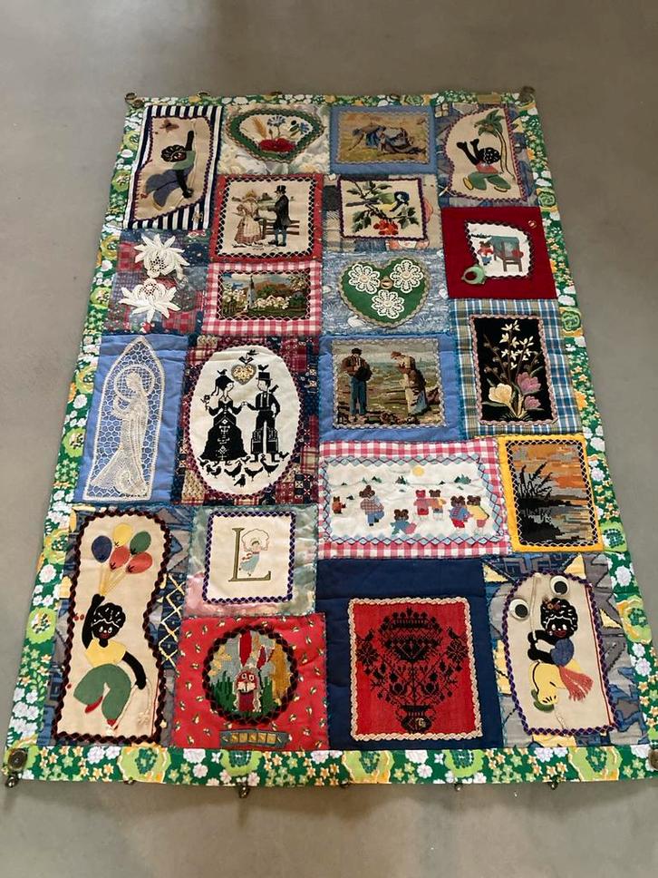 Wandkleed Kinderkamer - Uniek Handgemaakt, Antiek en Kunst, Antiek | Kleden en Textiel, Ophalen of Verzenden