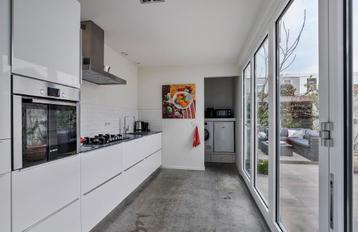 Complete witte hoogglans keuken inclusief apparatuur beschikbaar voor biedingen