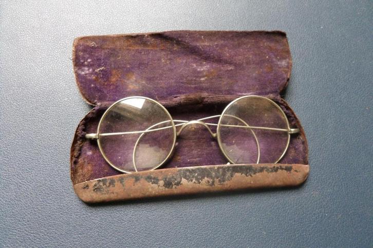 Antieke bril - Rond draad montuur - Metalen etui met voering, Antiek en Kunst, Curiosa en Brocante, Ophalen