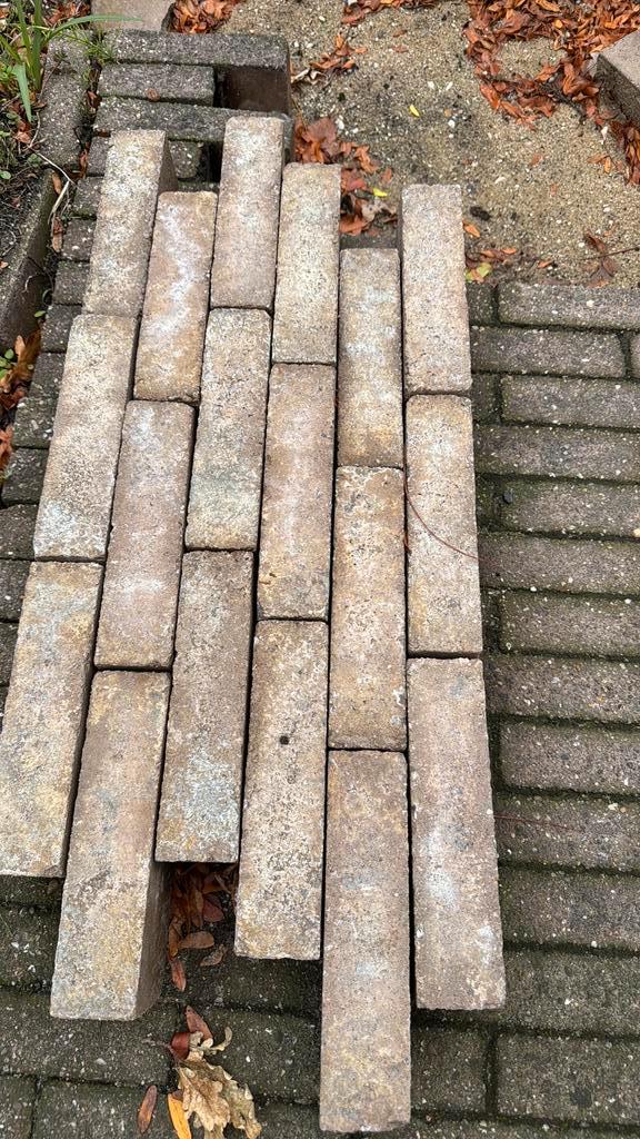 GRATIS Betonklinkers ca. 25 m2 draai om en ze zijn als nieuw, Tuin en Terras, Tegels en Klinkers, Gebruikt, Klinkers, Beton, 10 m² of meer