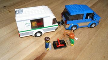 Legoset 60117 auto met caravan, doos en boekjes aanwezig