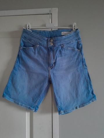 Spijkershort nog nieuw. Maat L beschikbaar voor biedingen