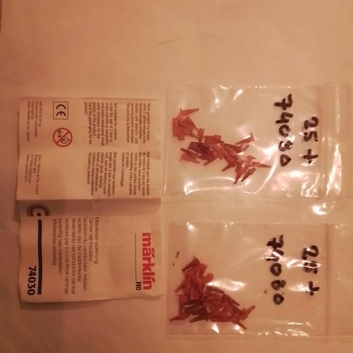 Marklin 74030 Isolatie C-rail - 50 stuks, Hobby en Vrije tijd, Modeltreinen | H0, Gebruikt, Rails, Wisselstroom, Märklin, Ophalen of Verzenden