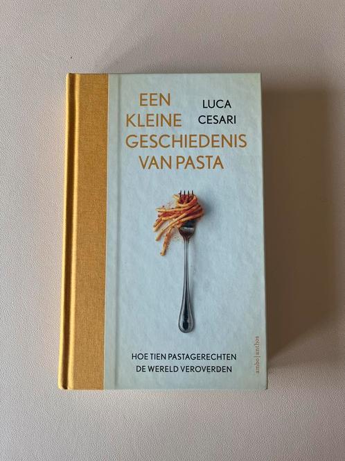 Luca Cesari - Een kleine geschiedenis van pasta, Boeken, Kookboeken, Zo goed als nieuw, Italië, Ophalen of Verzenden
