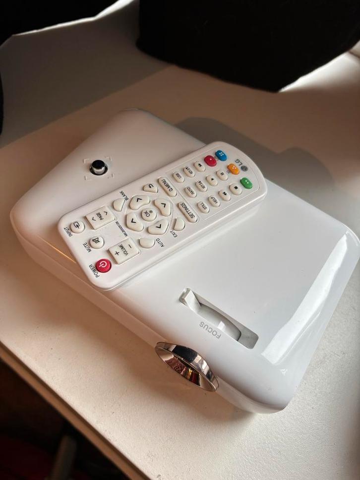 LG Beamer - Perfect voor thuisbioscoop!, Audio, Tv en Foto, Beamers, Gebruikt, LED, Full HD (1080), Ophalen