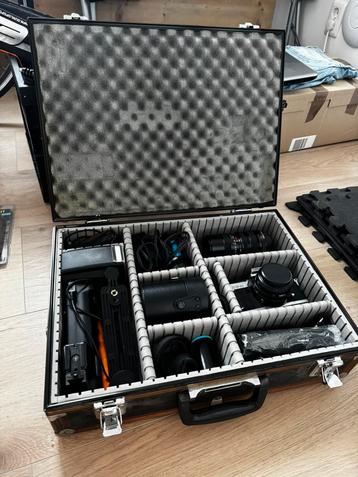 Minolta camera, met extra lensen, flitser en accessoires beschikbaar voor biedingen
