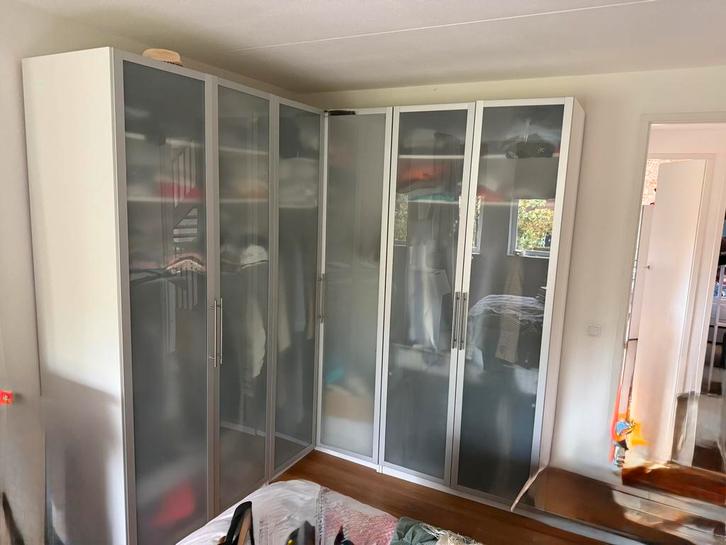 IKEA PAX Hoekkastopstelling met melkglazen deuren, Huis en Inrichting, Kasten | Kledingkasten, Gebruikt, 200 cm of meer, 200 cm of meer