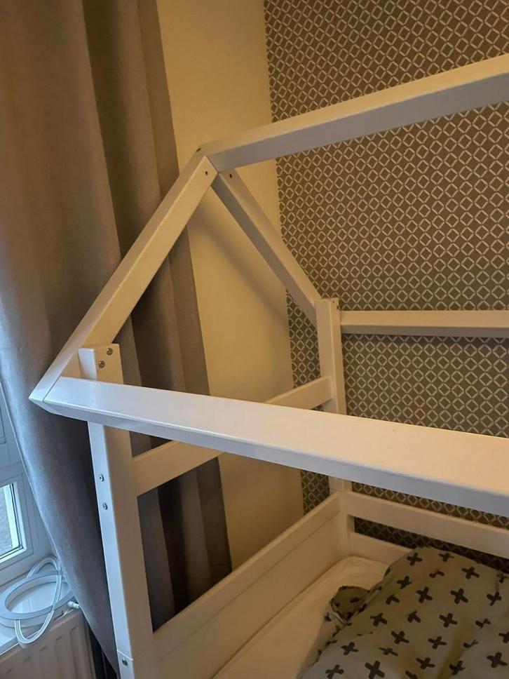 Huisbed peuterbed bedbank puck 90x200, Kinderen en Baby's, Kinderkamer | Bedden, Gebruikt, 180 cm of meer, 85 tot 100 cm, Lattenbodem