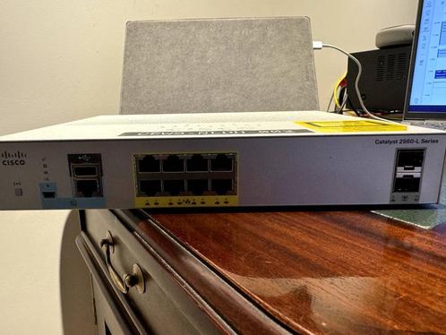 Cisco 2960 -  8 x GigE PoE+ ports, 2 x 1G SFP and LAN Lite, Computers en Software, Netwerk switches, Zo goed als nieuw, Ophalen of Verzenden