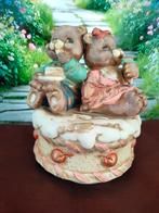 Een elegant beeldje van een muziekdoos, Ophalen of Verzenden, Zo goed als nieuw, Beeldje, Cherished Teddies