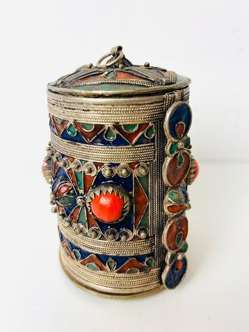 Antieke Tibetaanse Ghau doosje beschikbaar voor biedingen