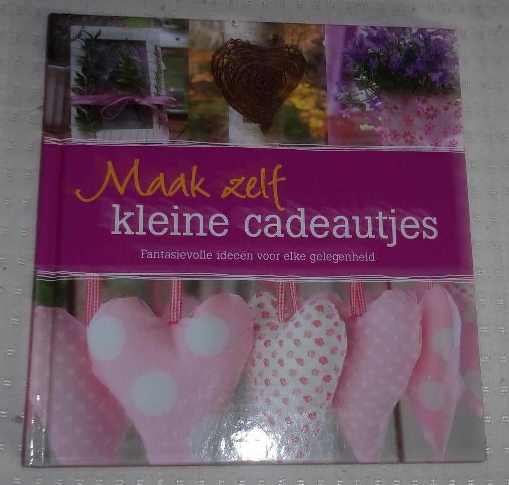 Boek: Maak zelf kleine cadeautjes, Ophalen of Verzenden, Zo goed als nieuw