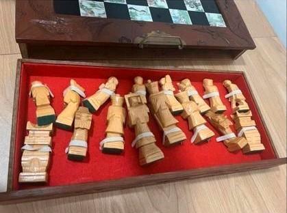 Chinees houten schaakbord met schaakstukken, Hobby en Vrije tijd, Gezelschapsspellen | Bordspellen, Zo goed als nieuw, Een of twee spelers