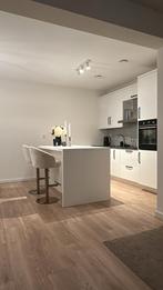 2x Richmond Interiors Barstoel Zabi - Chenille Wit, Ophalen, Draaibaar, 60 tot 90 cm, Zo goed als nieuw