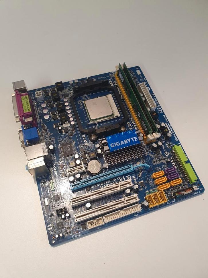 Gigabyte GA-M85M-US2H Moederbord + AMD Athlon X2 7750 + RAM, Computers en Software, Moederborden, Zo goed als nieuw, AMD, DDR2